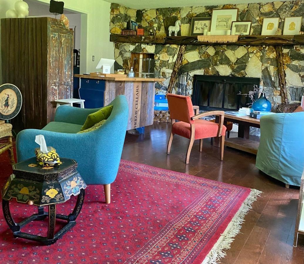 The Messy Owl Inn & Eco Haven Likely מראה חיצוני תמונה
